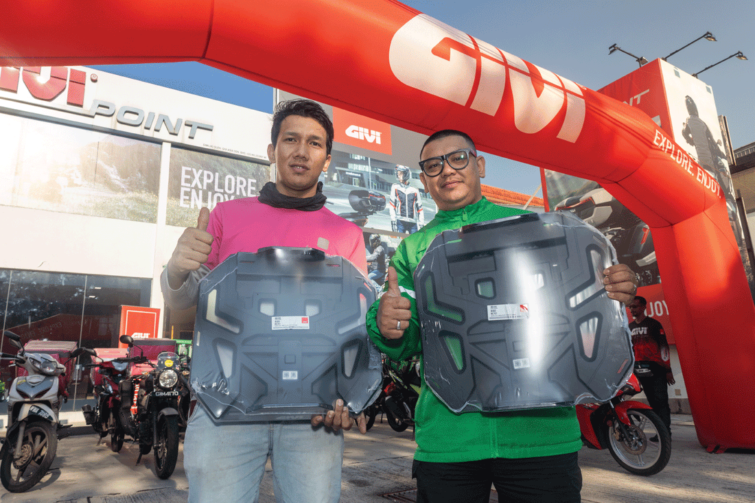 P-HAILING RIDERS IN MALAYSIA RECEIVE SPECIAL APPRECIATION FOR THE LATEST GIVI MCP01 MONOLOCK CARGO PLATE